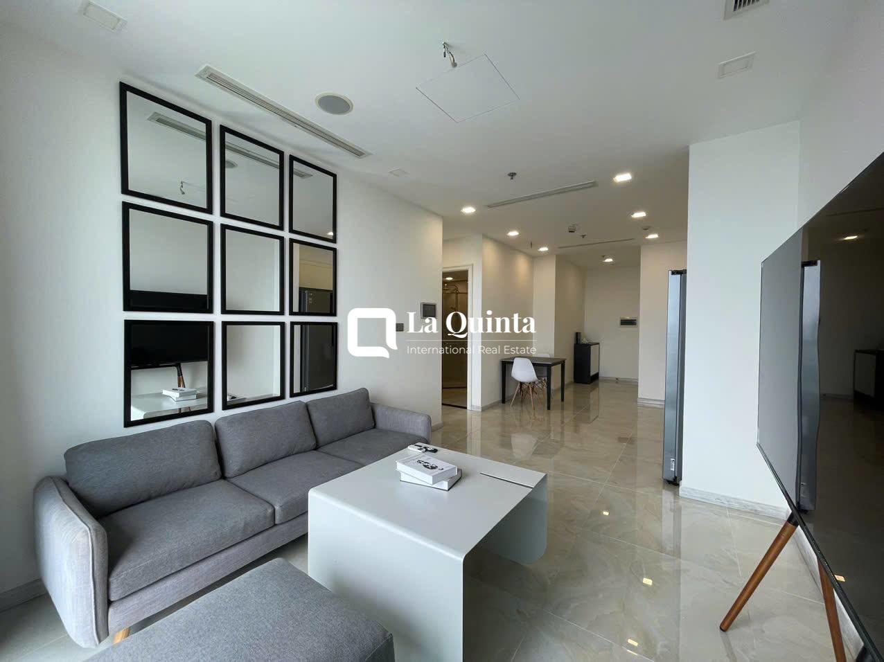 1BR COZY APARTMENT FOR RENT IN VINHOMES GOLDEN RIVER PROJECT