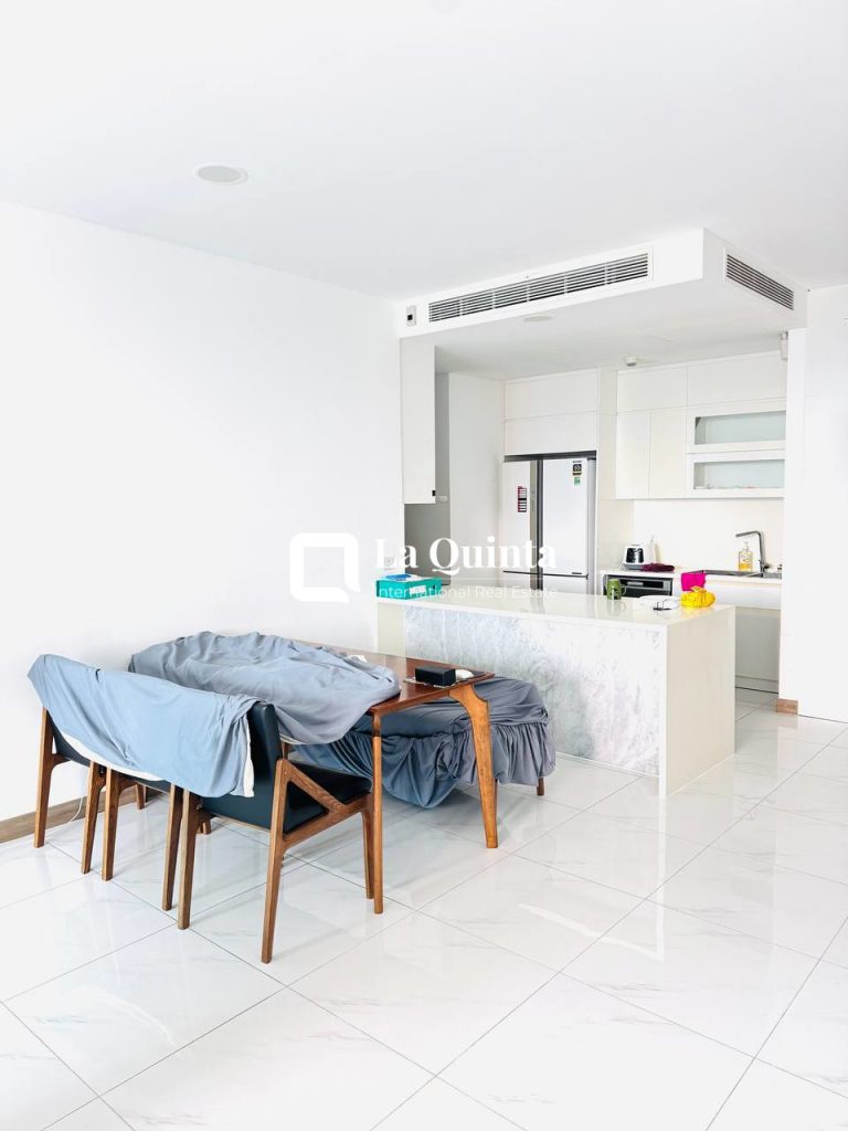 SUNWAH PEARL APARTMENT'S LIVINGROOM AND KITCHEN