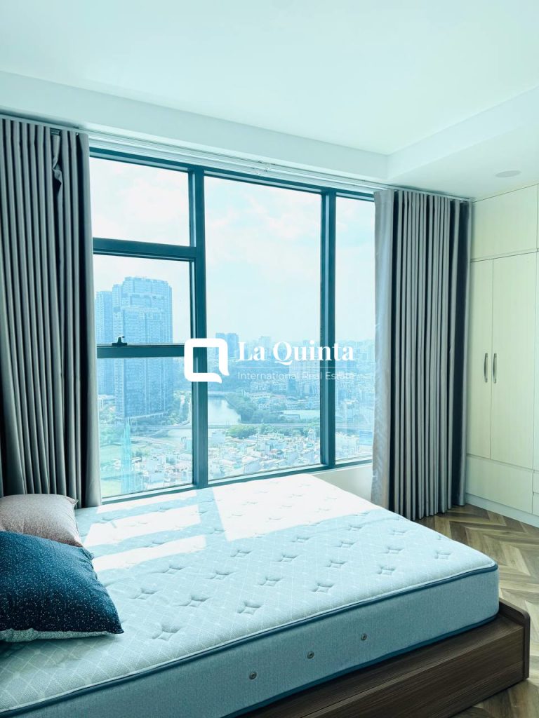 SUNWAH PEARL APARTMENT'S BEDROOM'S VIEW