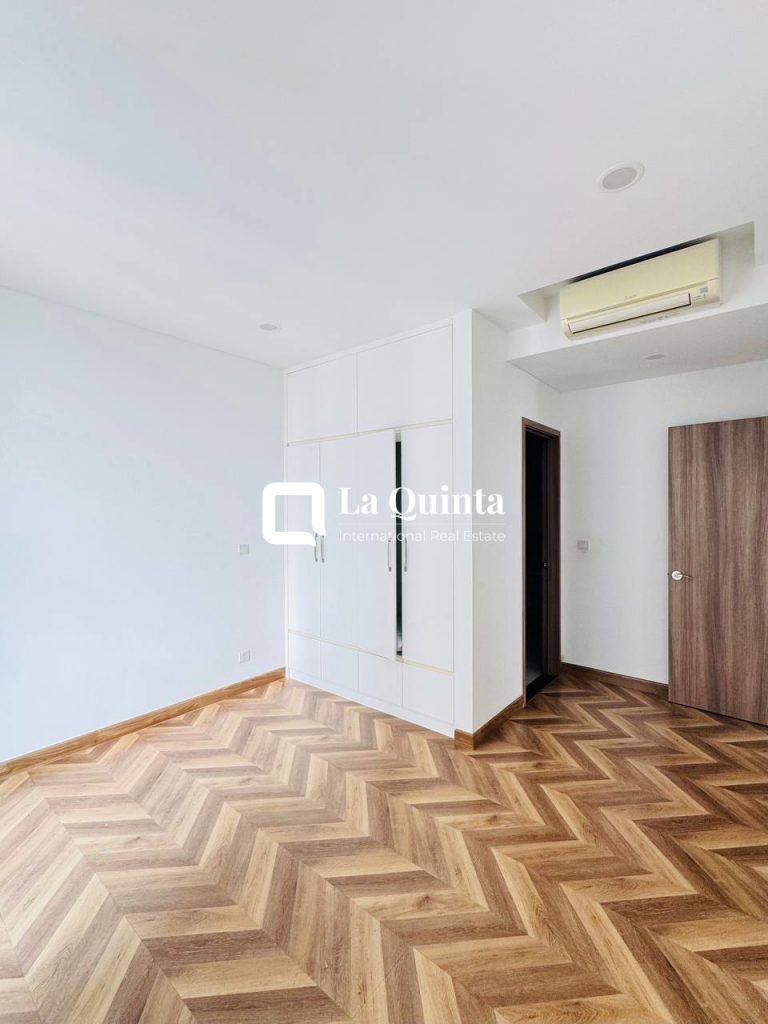 SUNWAH PEARL APARTMENT'S BEDROOM 2