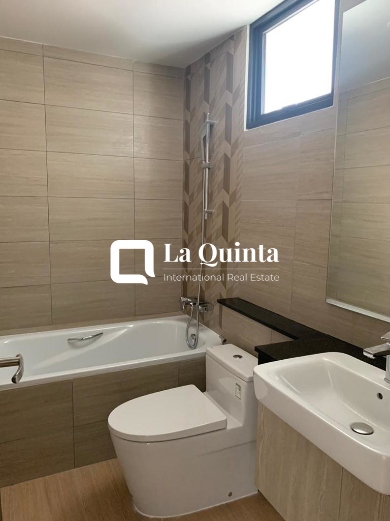 FELIZ EN VISTA APARTMENT's bathroom with bathtub