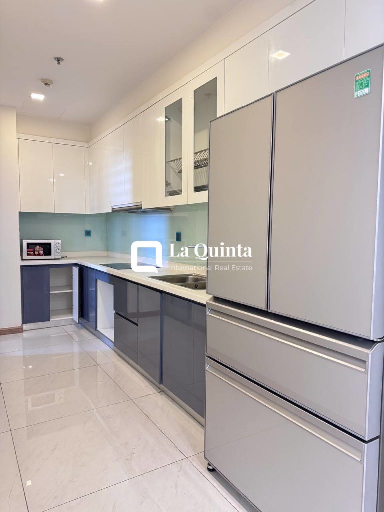 Vinhomes Golden River apartment kitchen