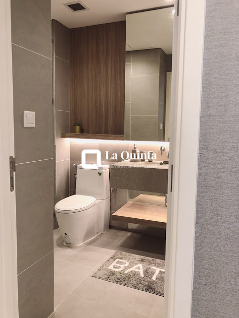 City Garden apartment bathroom
