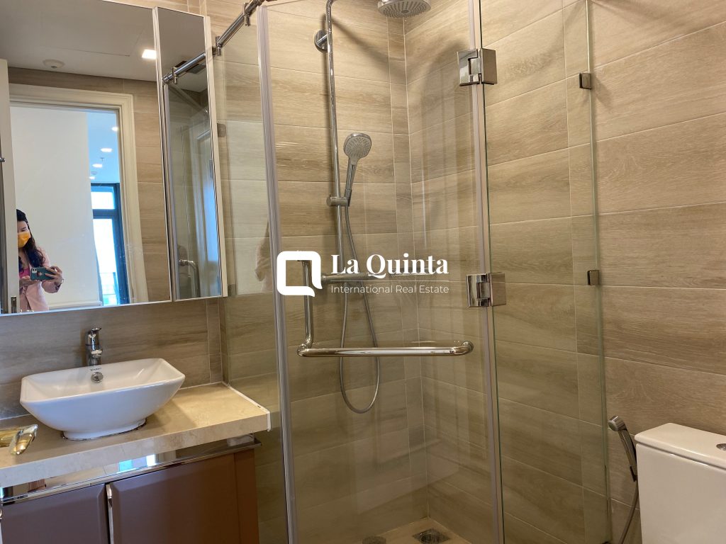 Vinhomes Golden River bathroom