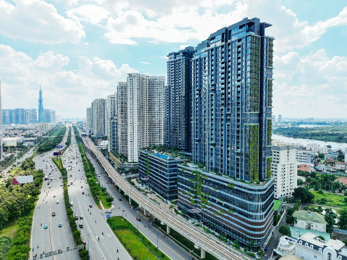 THE LUMIÈRE RIVERSIDE: GREEN OASIS ON GOLDEN LAND