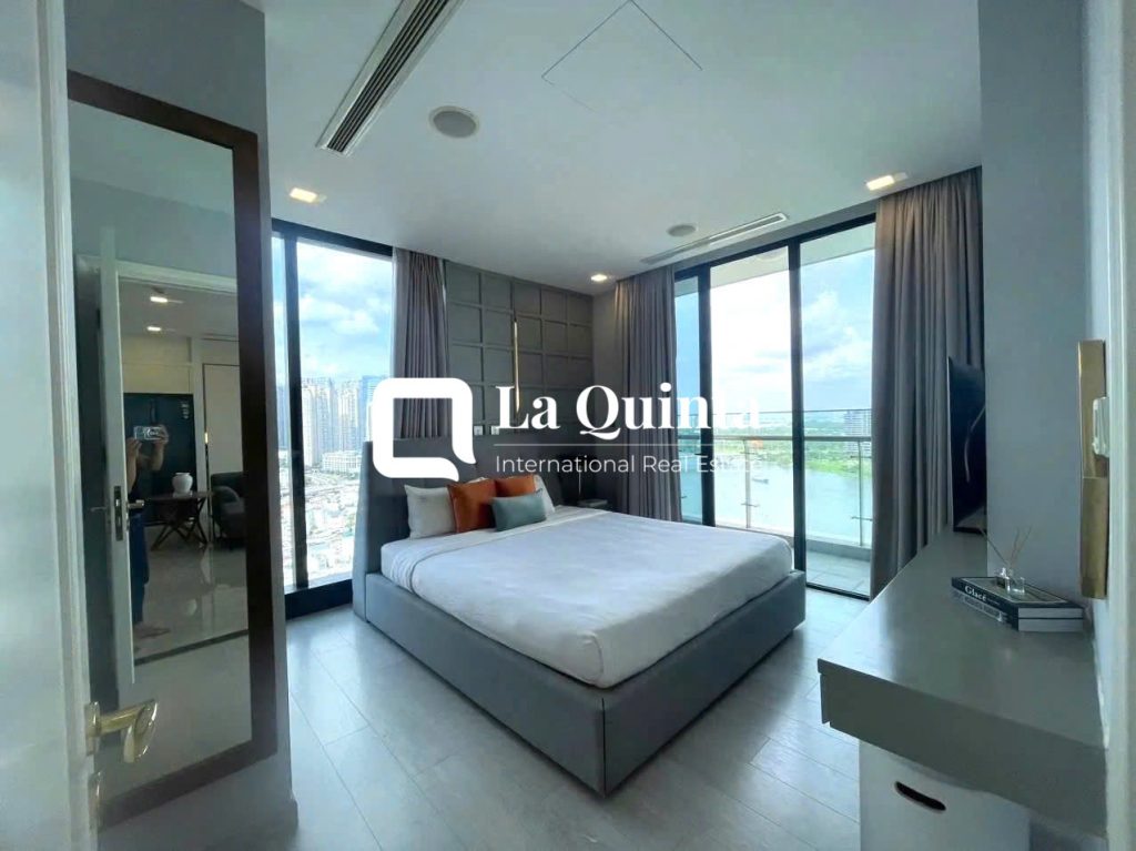 3-BEDROOM APARTMENT AT VINHOMES GOLDEN RIVER Bedroom 1