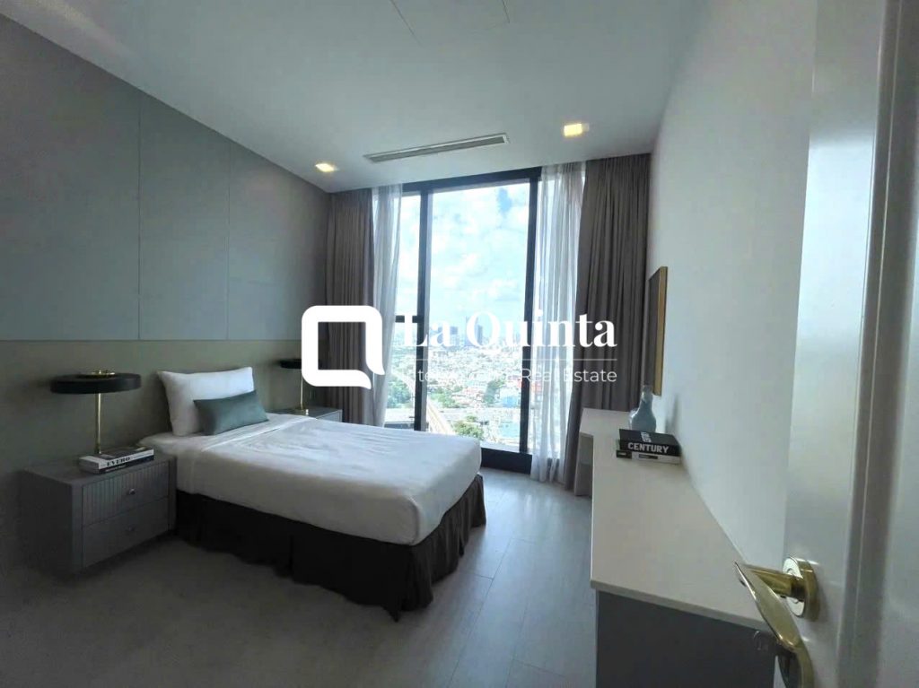 3-BEDROOM APARTMENT AT VINHOMES GOLDEN RIVER Bedroom 2