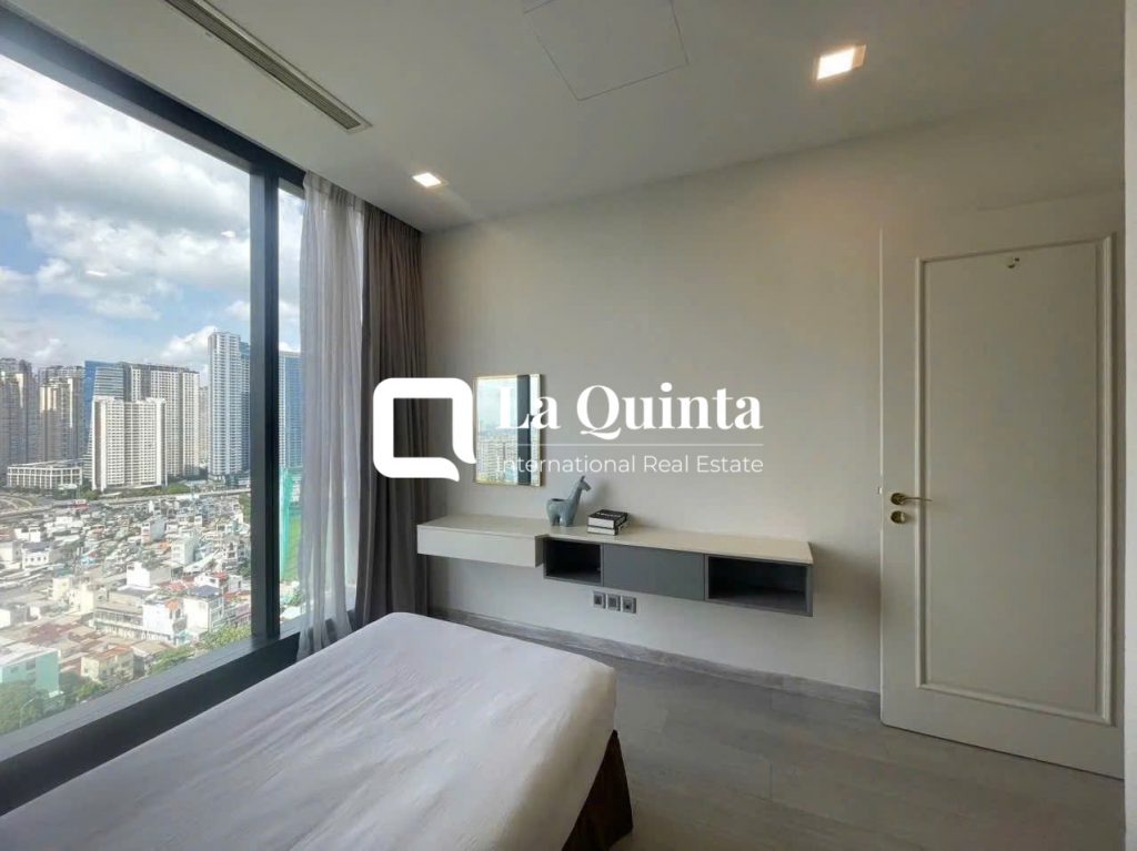 3-BEDROOM APARTMENT AT VINHOMES GOLDEN RIVER Bedroom 3