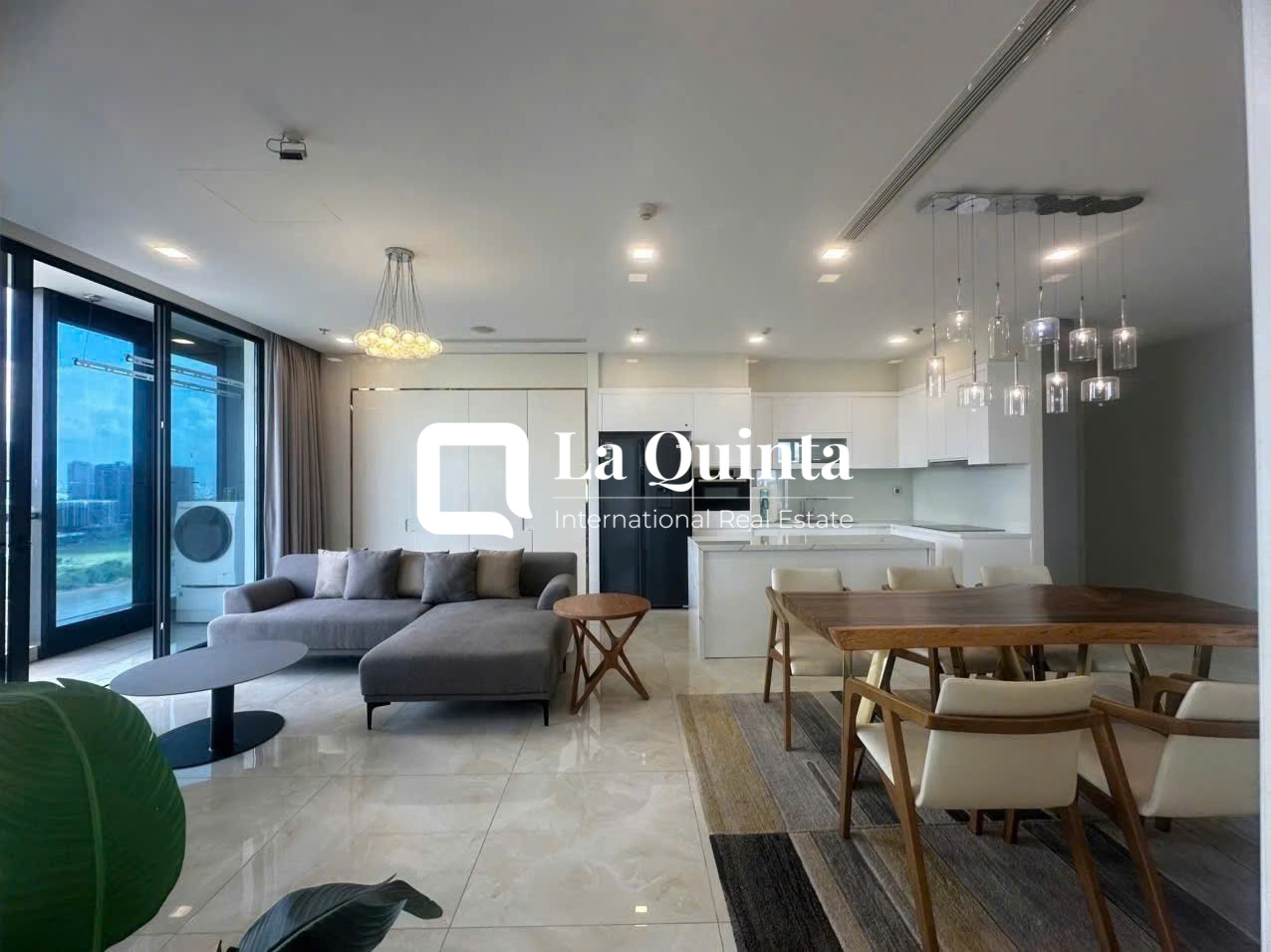 [CHO THUÊ] CĂN HỘ 3 PHÒNG NGỦ TẠI VINHOMES GOLDEN RIVER<br/>[AVAILABLE] 3-BEDROOM APARTMENT AT VINHOMES GOLDEN RIVER, RIVER VIEW, DISTRICT 1 FOR LEASE