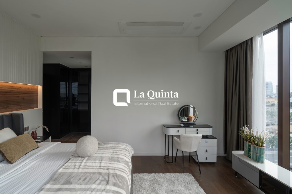 The Galleria - The Metropole apartment bedroom