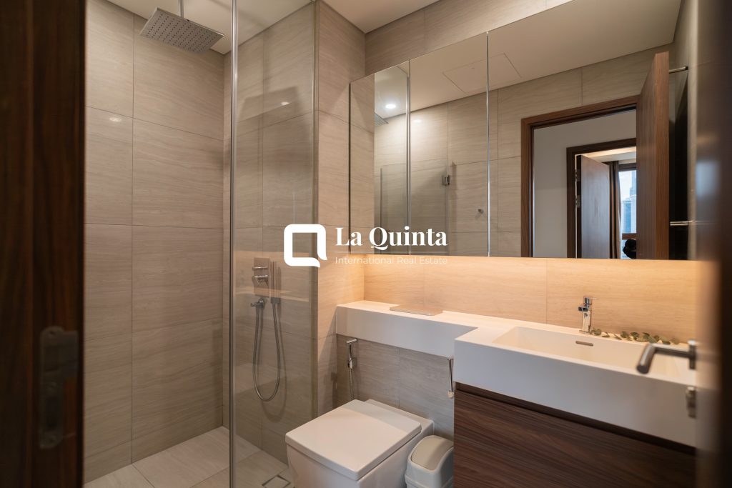 The Galleria - The Metropole apartment bathroom