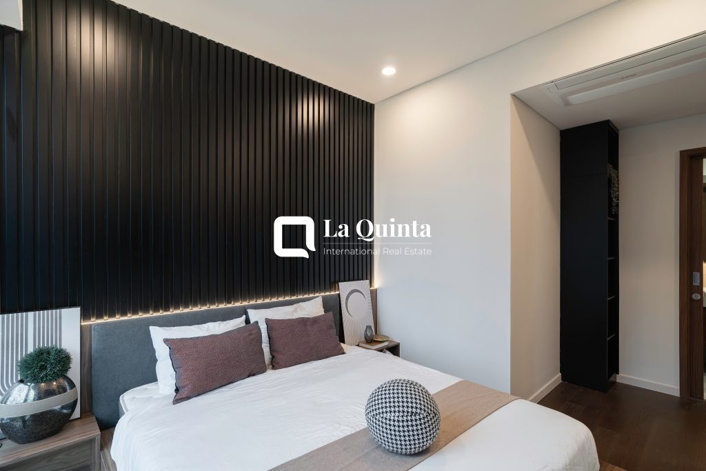 The Galleria - The Metropole apartment bathroom