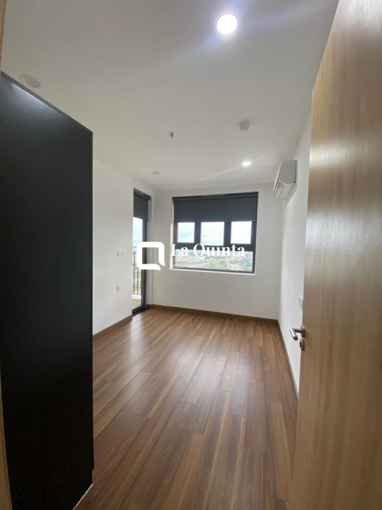 East Gate apartment bedroom 2