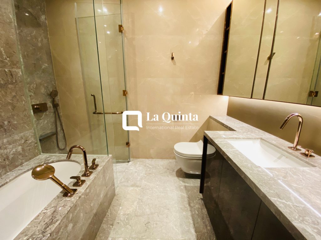 3-Bedroom Apartment MarQ bathroom