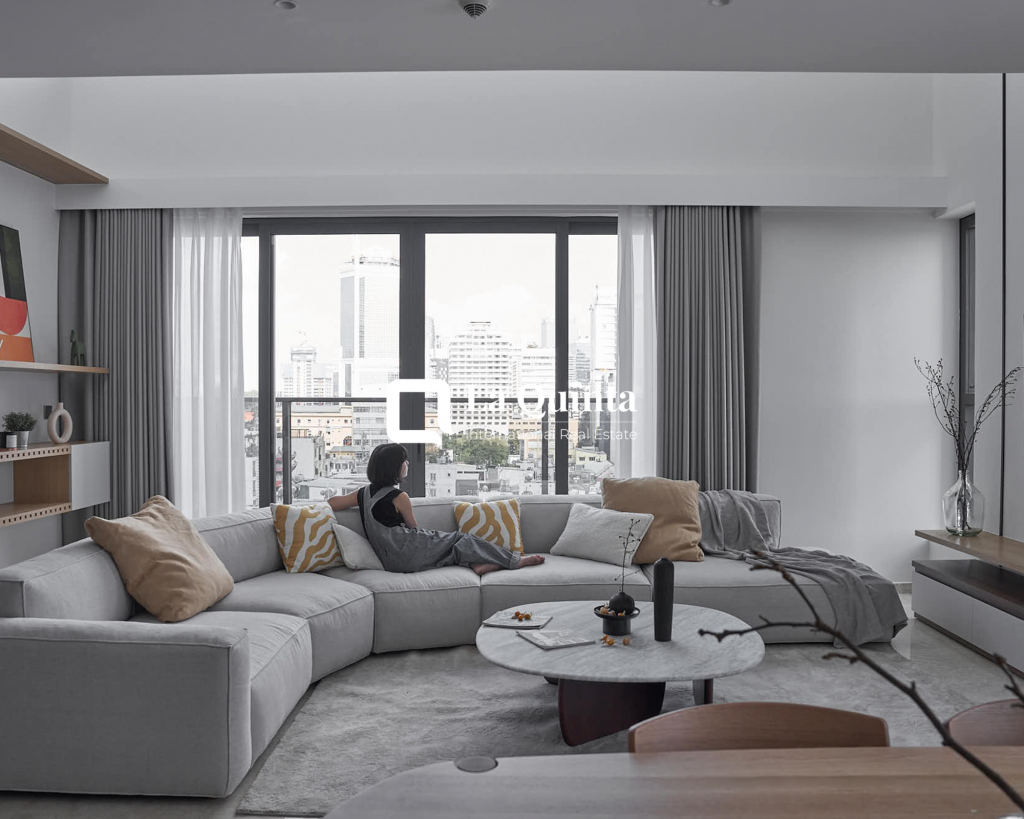 3-Bedroom Apartment MarQ livingroom
