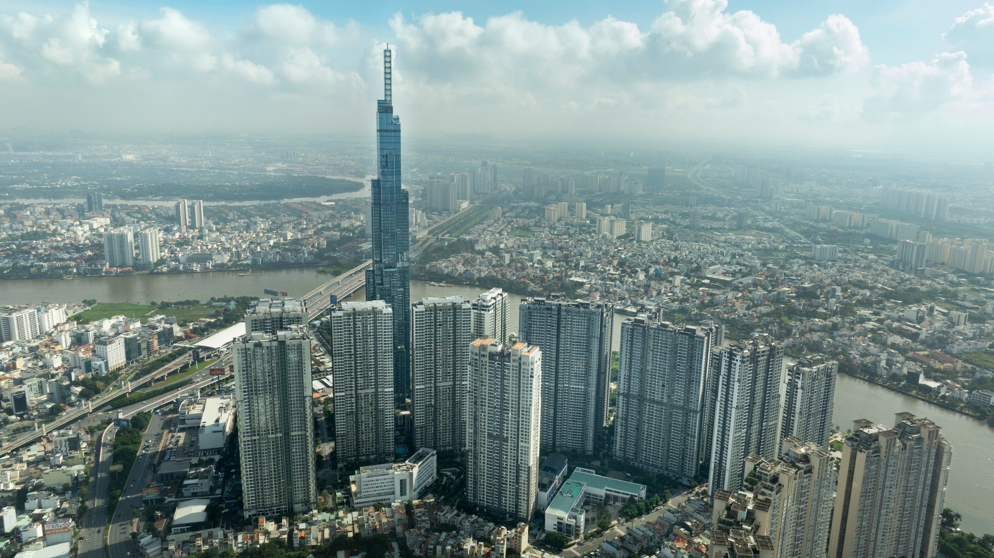 HCMC Apartment Market 2026: 90% Luxury Supply Means What for Smart Investors?
