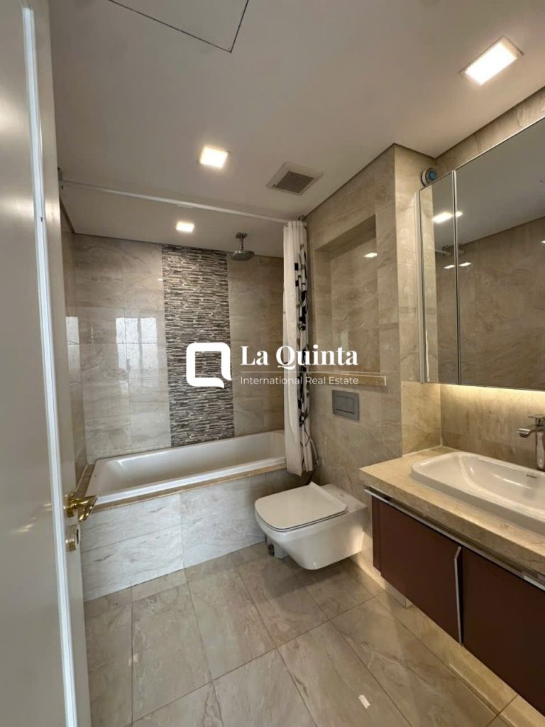 Apartment Vinhomes Golden River bathroom
