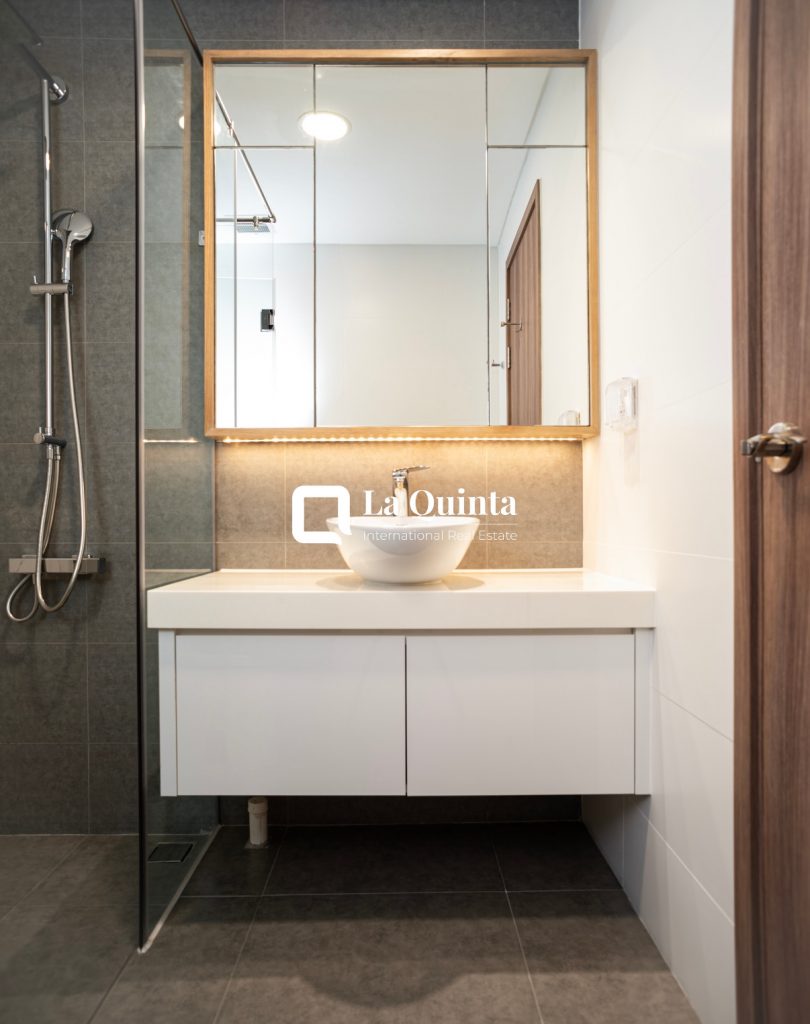 1BR Sunwah Pearl Apartment bathroom