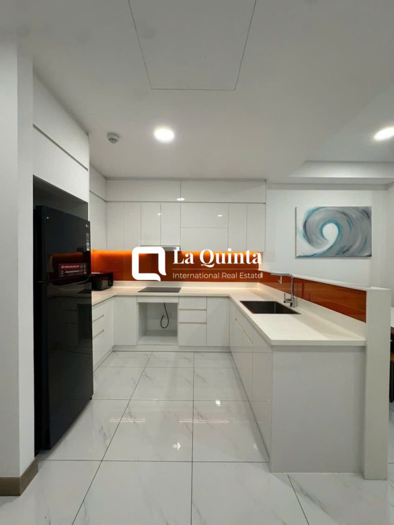 1-bedroom Sunwah Pearl apartment kitchen